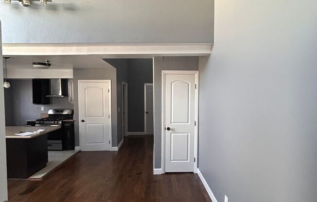 2 beds, 1 bath, $2,595