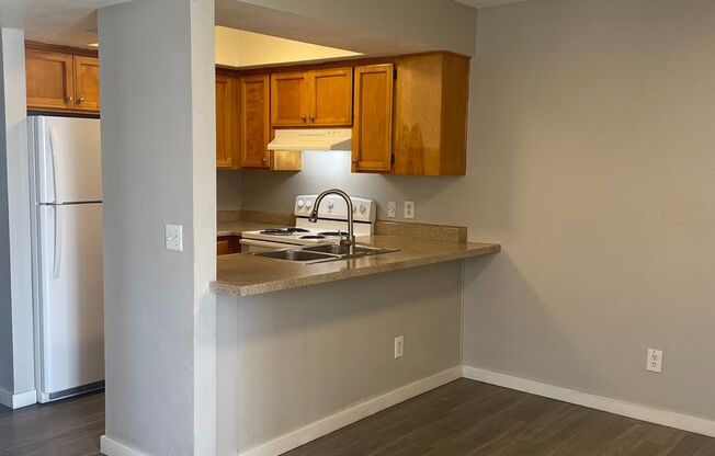 Lovely 2 Bedroom 1  Bath with Fireplace! Move In Special! 1/2 Off First Month's Rent!!