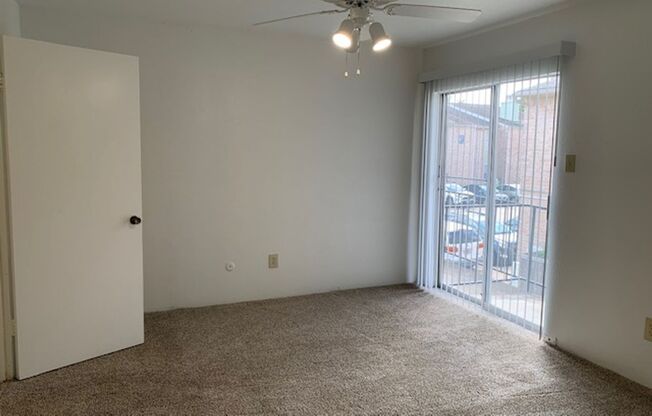 1 bed, 1 bath, 640 sqft, $885, Unit 2404