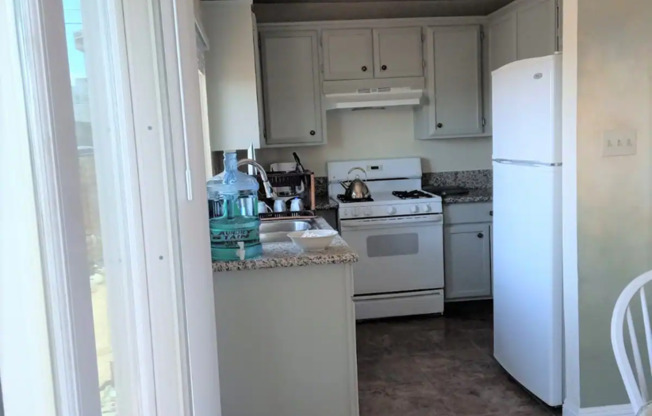 2 beds, 1 bath, 860 sqft, $1,450