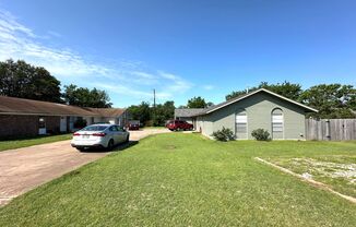Single story 2 Bedroom 1 Bath Duplex Home for rent in a quiet neighborhood in Georgetown, Texas