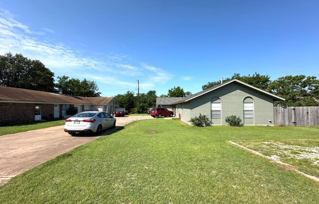 Single story 2 Bedroom 1 Bath Duplex Home for rent in a quiet neighborhood in Georgetown, Texas