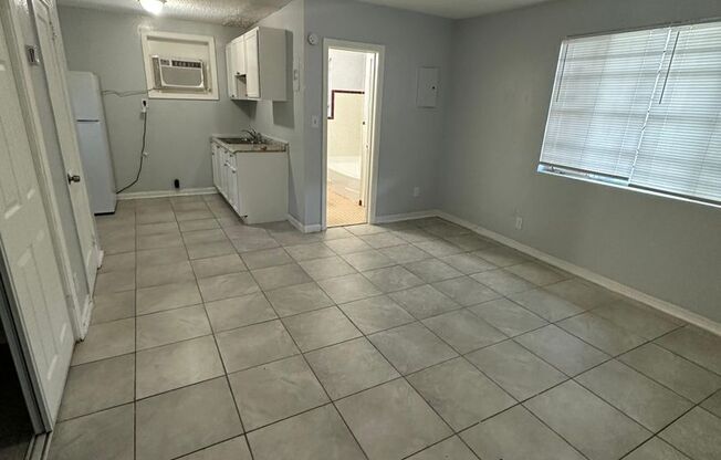 Studio, 1 bath, 600 sqft, $750, Unit 230