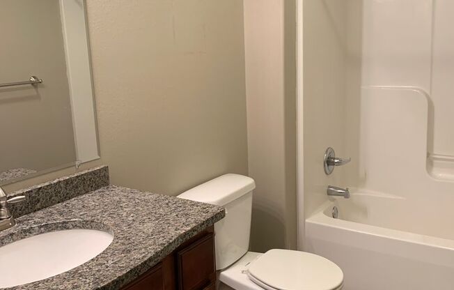 3 beds, 2 baths, $1,175, Unit 1107 Wisconsin Ave Unit B