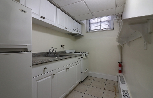2 beds, 1 bath, $2,895, Unit B3
