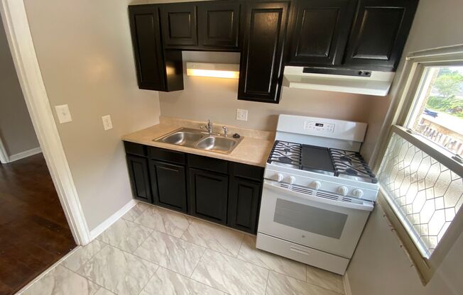 1 bed, 1 bath, 710 sqft, $899