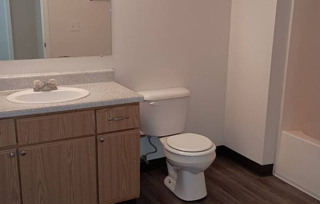 2 beds, 1 bath, 847 sqft, $1,100, Unit 380-14