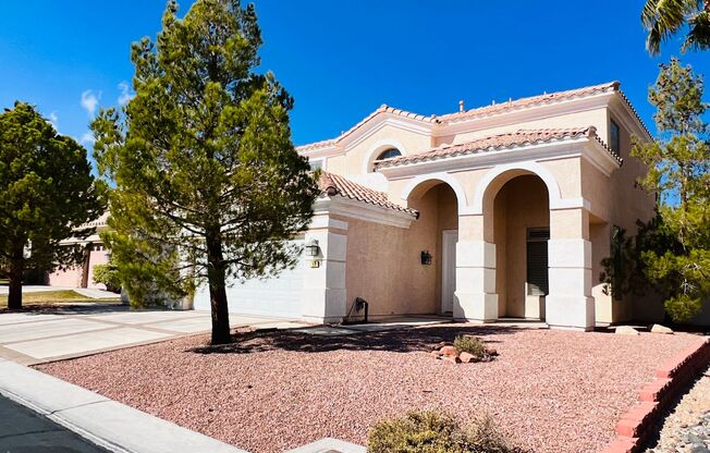 STUNNING 2 STORY  4BED 2.5BATHS  LOCATED IN GUARD GATED RHODES RANCH. HARDWOOD FLOORS AND TILE THROUGHOUT THE FIRST LEVEL AND CARPET ON THE SECOND. STAINLESS STEEL APPLIANCES AND GRANIATE COUNTER TOPS.