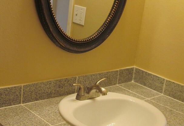 5 beds, 2 baths, $2,795