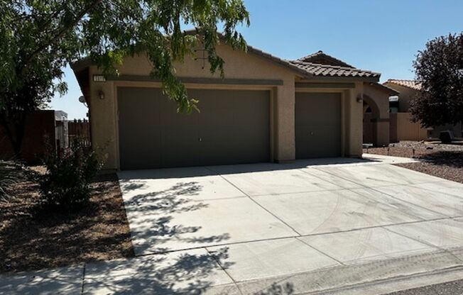 5819 E Badlands Ln