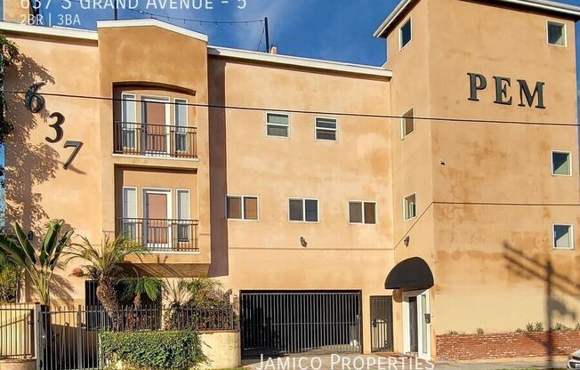 637 S Grand Ave Unit 2