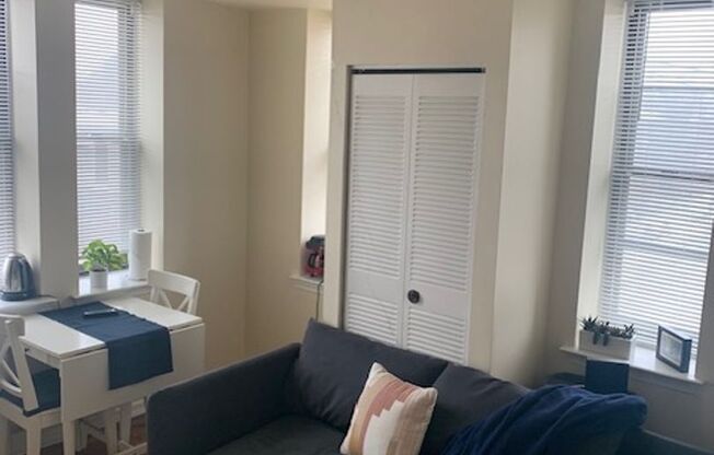 1 bed, 1 bath, $1,299, Unit B09