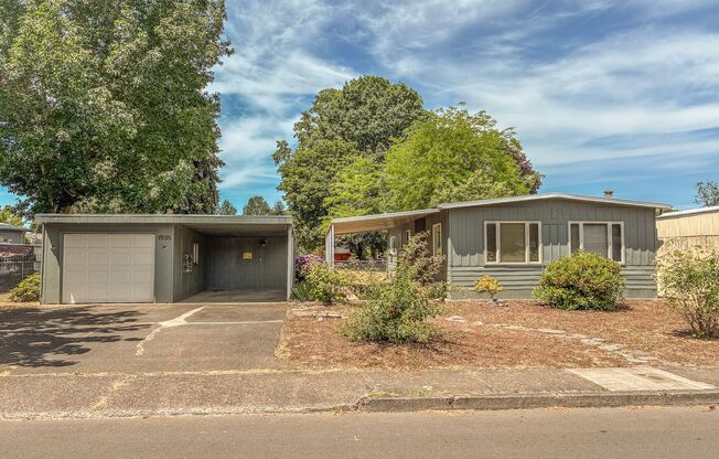 Salem 2 Bedroom Home Available Now !