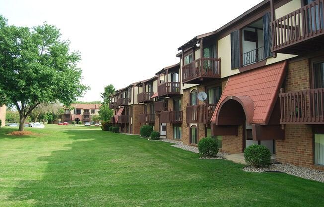 Manicured Lawns at Granada Apartments, Jackson, MI, 49202