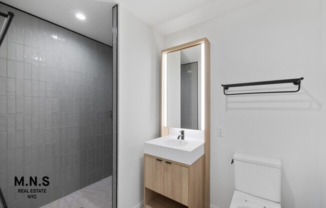 2 beds, 2 baths, $8,300, Unit 1132