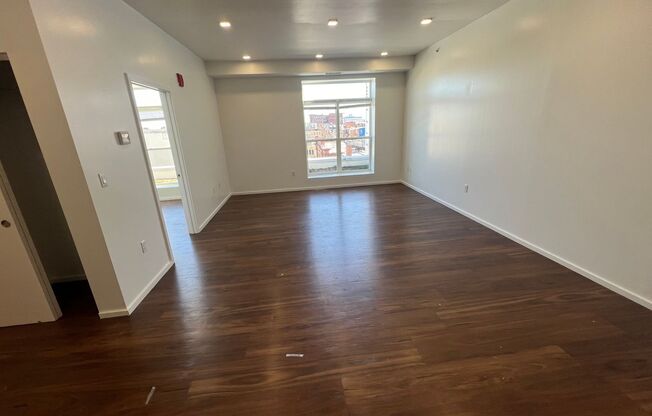 1 bed, 1 bath, 660 sqft, $1,810, Unit 702