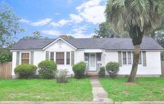 Charming 3-Bed, 2-Bath Home with One-Car Garage in Jacksonville’s Northside!