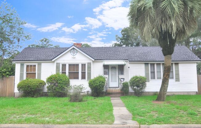 Charming 3-Bed, 2-Bath Home with One-Car Garage in Jacksonville’s Northside!