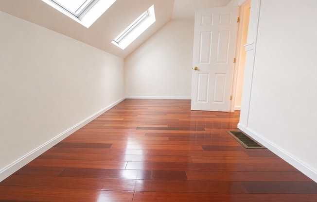 3 beds, 3.5 baths, 1,900 sqft, $4,800, Unit TH-3