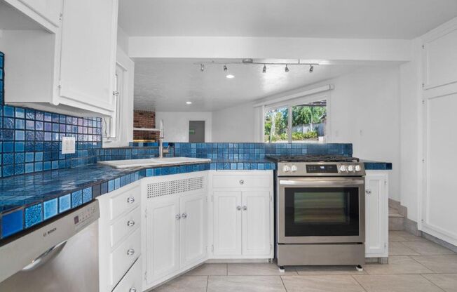 608 N Rios Ave