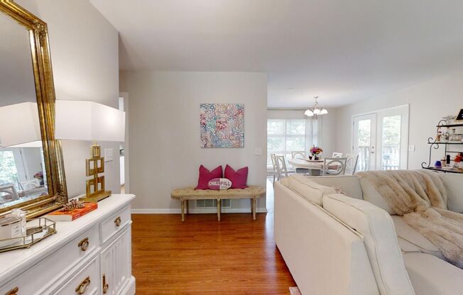 Short distance fro Campus and Downtown Aubrun--One of Kind Home on Sherwood Dr in Auburn