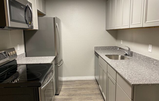 3 beds, 2 baths, 643 sqft, $2,100, Unit B202