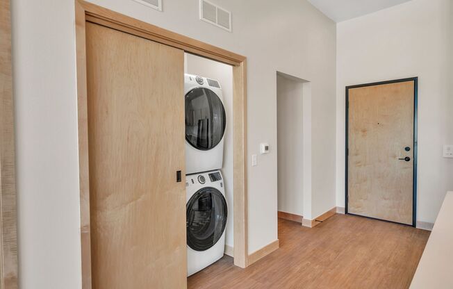 2 beds, 1.5 baths, 1,011 sqft, $2,150, Unit 412