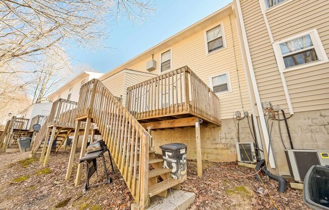 *Price Drop* Pheasant Run 4 Bedroom, 2.5 Bath Townhouse ***3 Bedroom Rate Available***