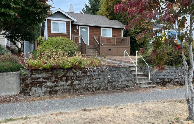 Charming and updated 2 bedroom, 1 bath bungalow in West Seattle