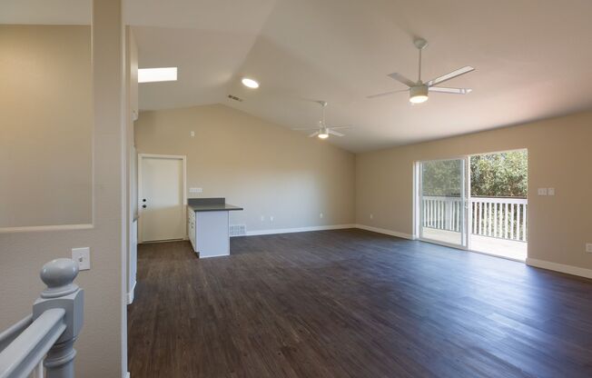 Beautiful House on Manhasset! Great Views!