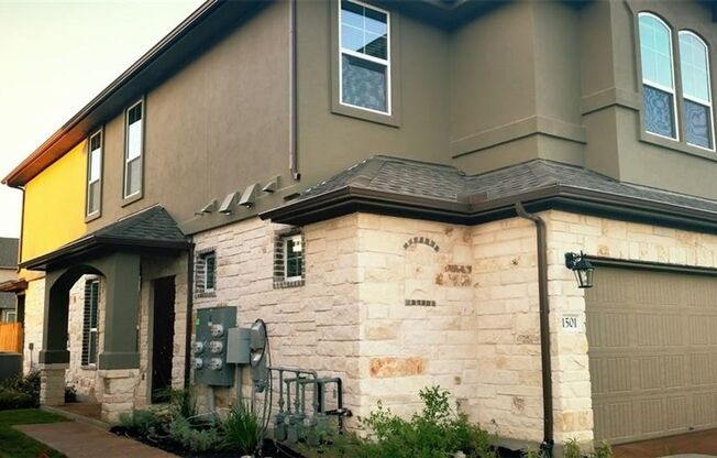 Beautiful 4 bed/2.5 bath/2 car garage!