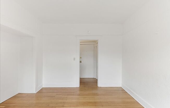 Studio, 1 bath, 332 sqft, $950, Unit 205