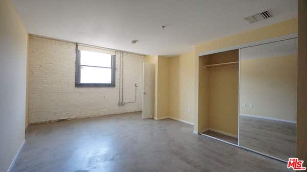 922 W 23 ST