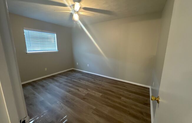 2 beds, 1 bath, 750 sqft, $725, Unit 4