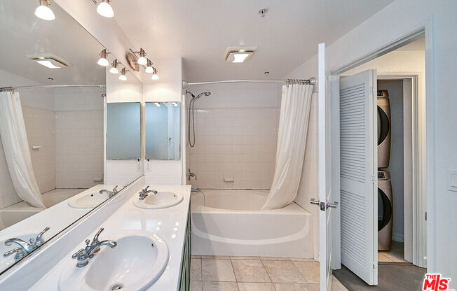 1 bed, 1 bath, 700 sqft, $2,700, Unit 103