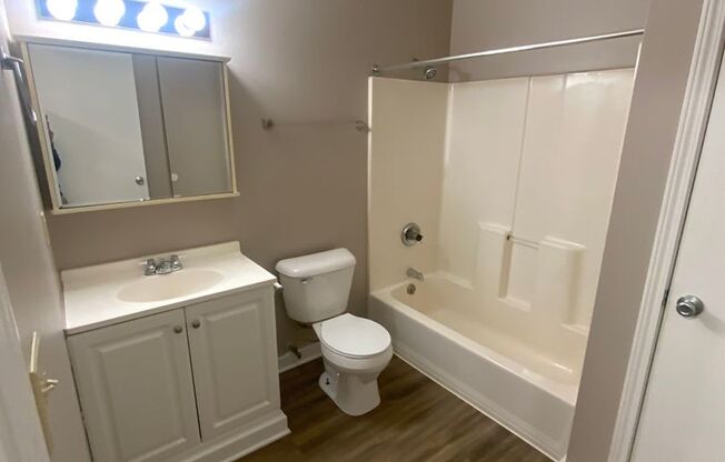 1 bed, 1 bath, 530 sqft, $825, Unit 360 AA16