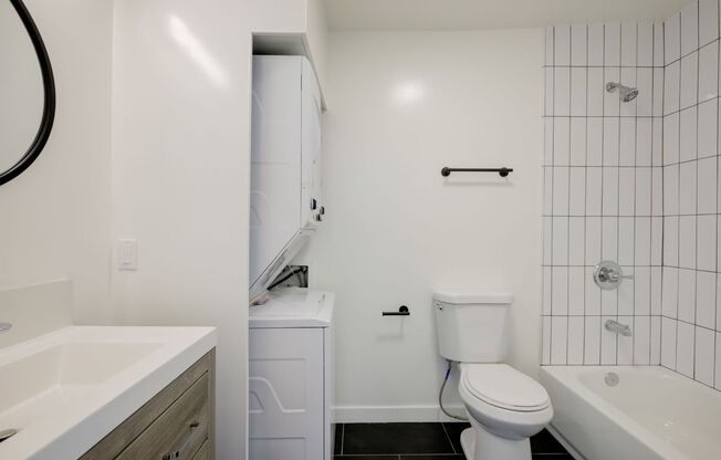 Studio, 1 bath, 425 sqft, $1,949, Unit 204