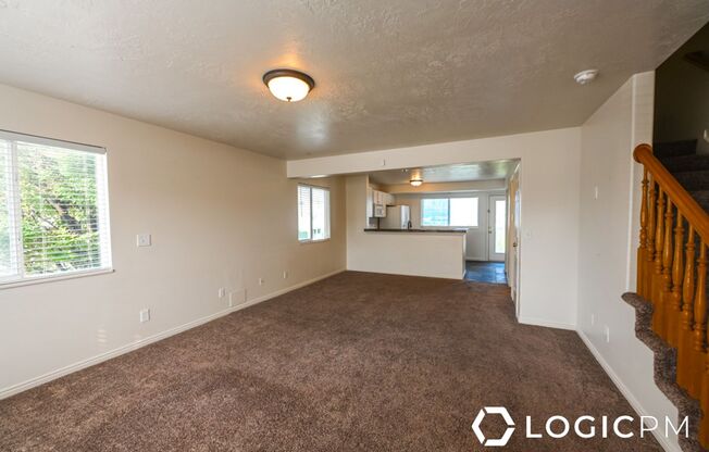 3 beds, 2.5 baths, 1,350 sqft, $1,695, Unit Upstairs