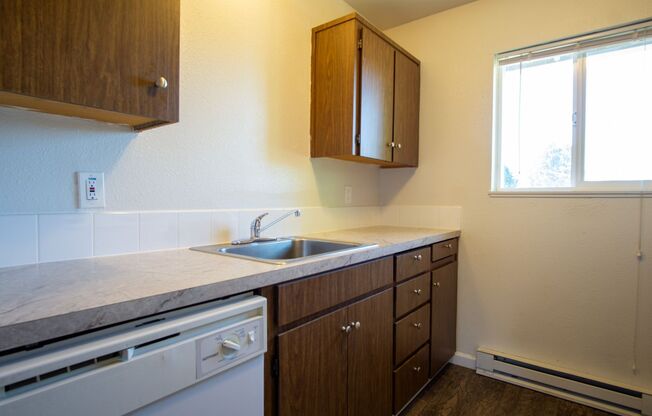 Beaverton 2Bdr: Wood-burning Fireplace, W/D, & Parking!