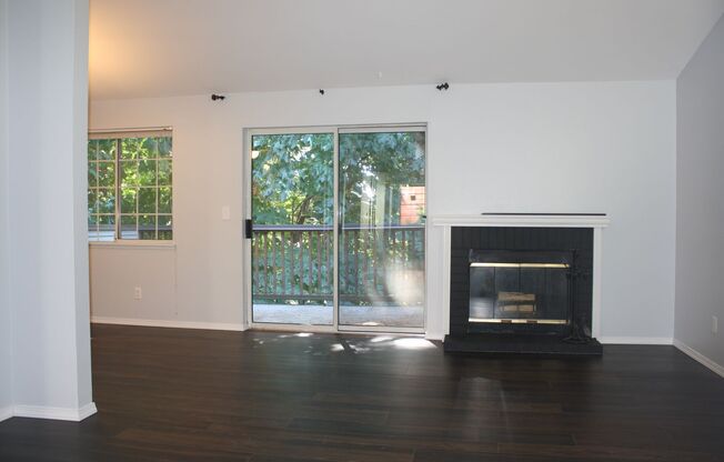 Top Floor 3 bdrm Mill Creek Country Club Condo Rental. Private back deck to nature reserve. Swim Pool. Hardwood.