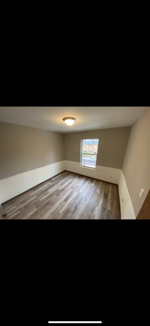 5 beds, 1.5 baths, 1,352 sqft, $3,750, Unit B