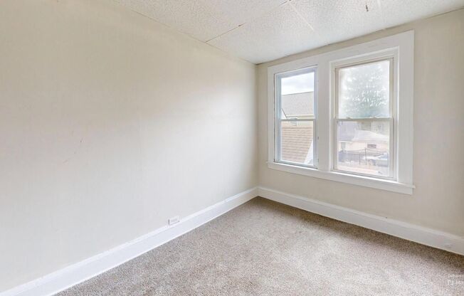 2 beds, 1 bath, 735 sqft, $900, Unit Unit 4