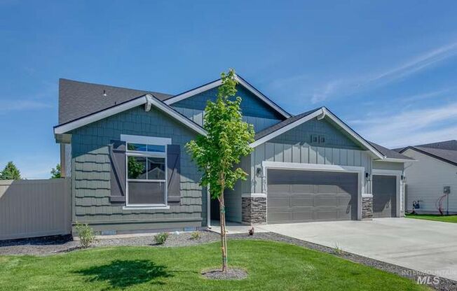 4 Bed 2 Bath in Meridian with 3 Car Garage