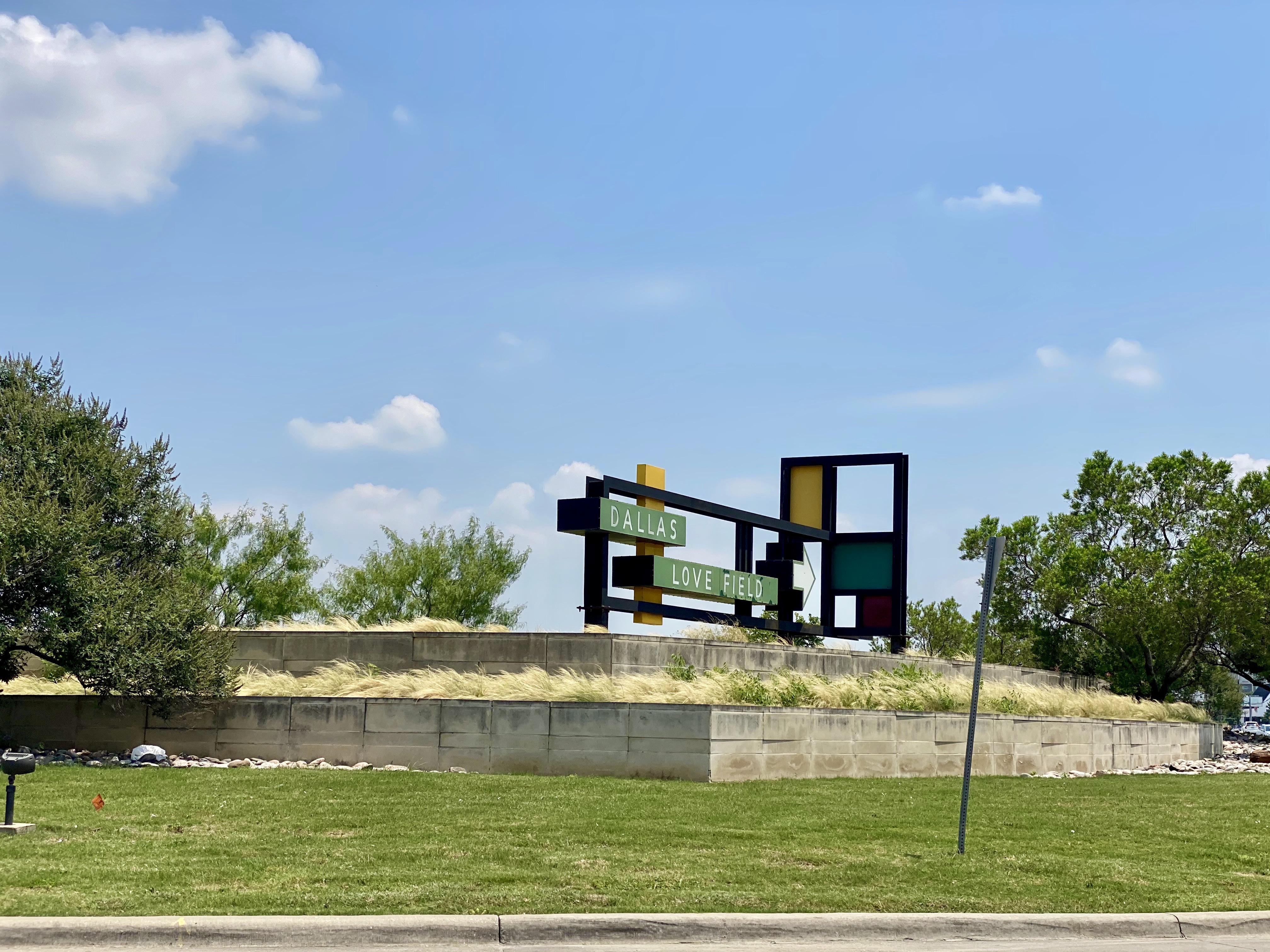 Sign for Love Field, Northwest Dallas