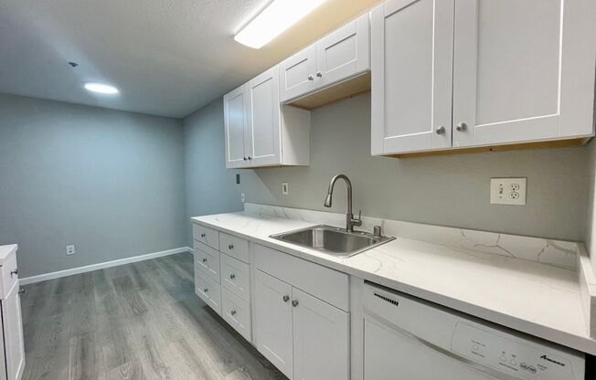 Rohnert Park: $2975 Lower Level 3 Bed/2 Bath Condo. New Kitchen Cabinets & New Floors!