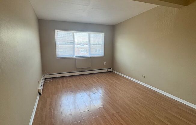 1 bed, 1 bath, 600 sqft, $1,300