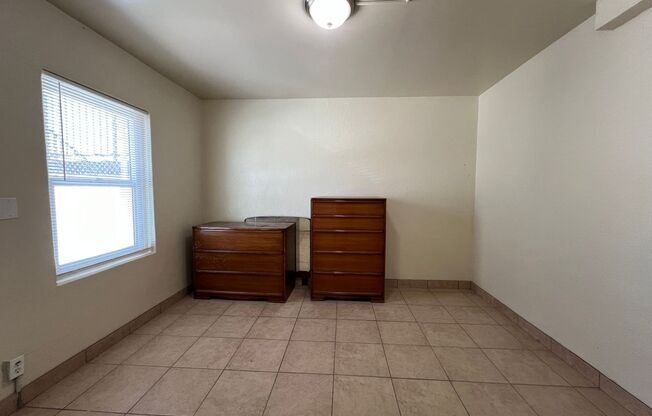 2 beds, 1 bath, $975, Unit APT # 4