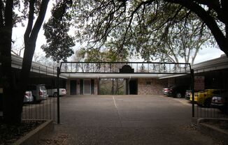 San Pedro Square - West Campus - Townhome - Old School Luxery - W/D - Fireplace - Updated Kitchen - $2200