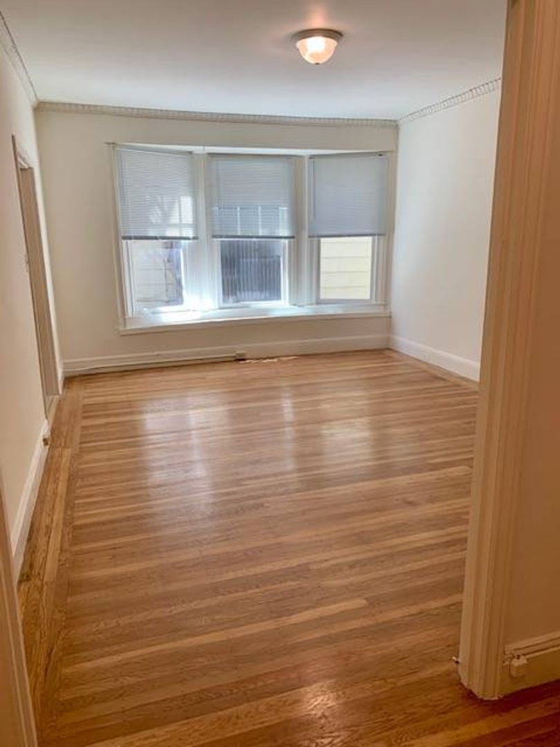 405 33rd Avenue (1027r)