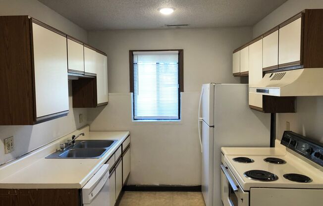 3 beds, 1 bath, 850 sqft, $975